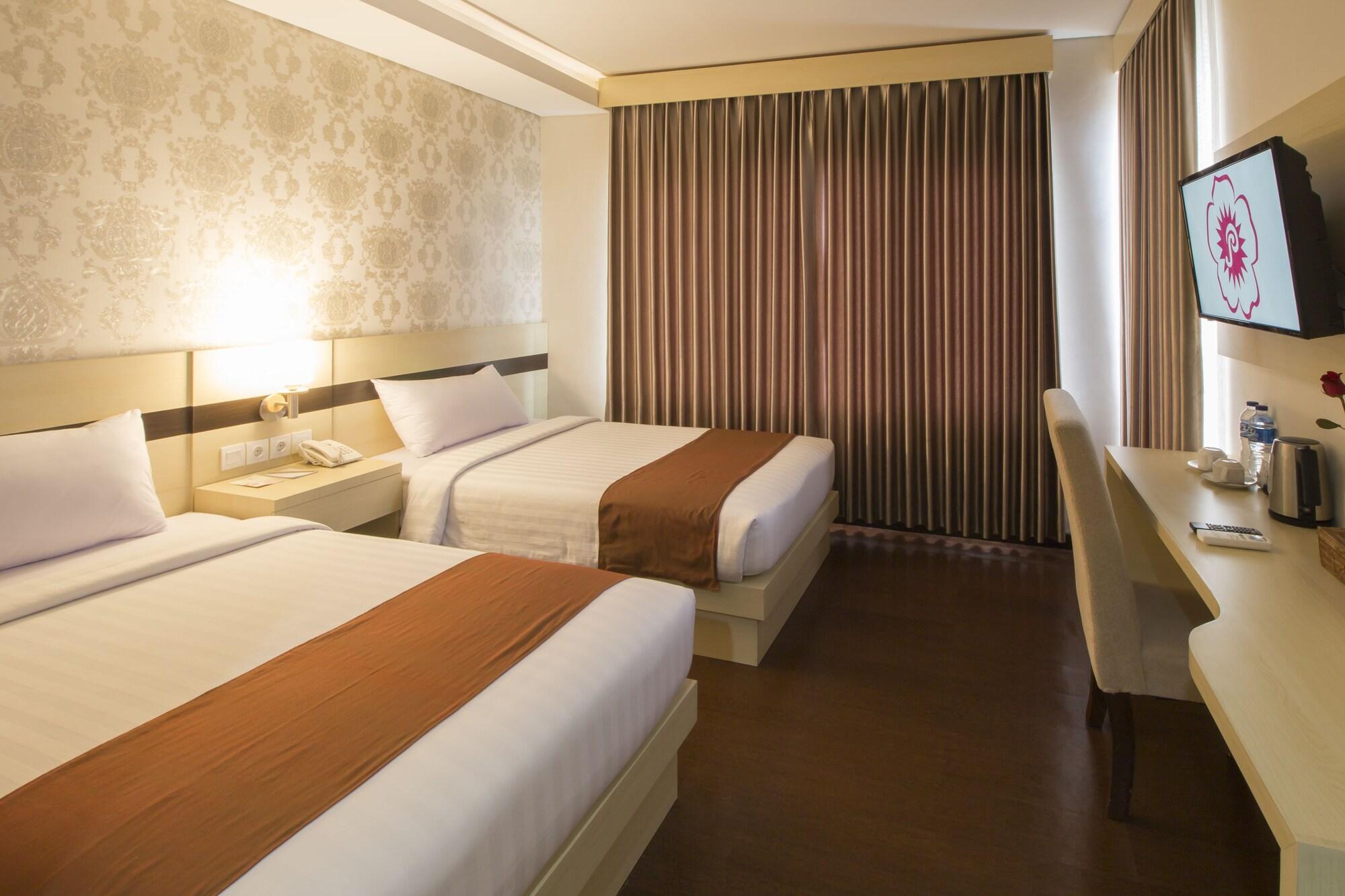 Grand Puri Saron Yogyakarta Hotel Buitenkant foto