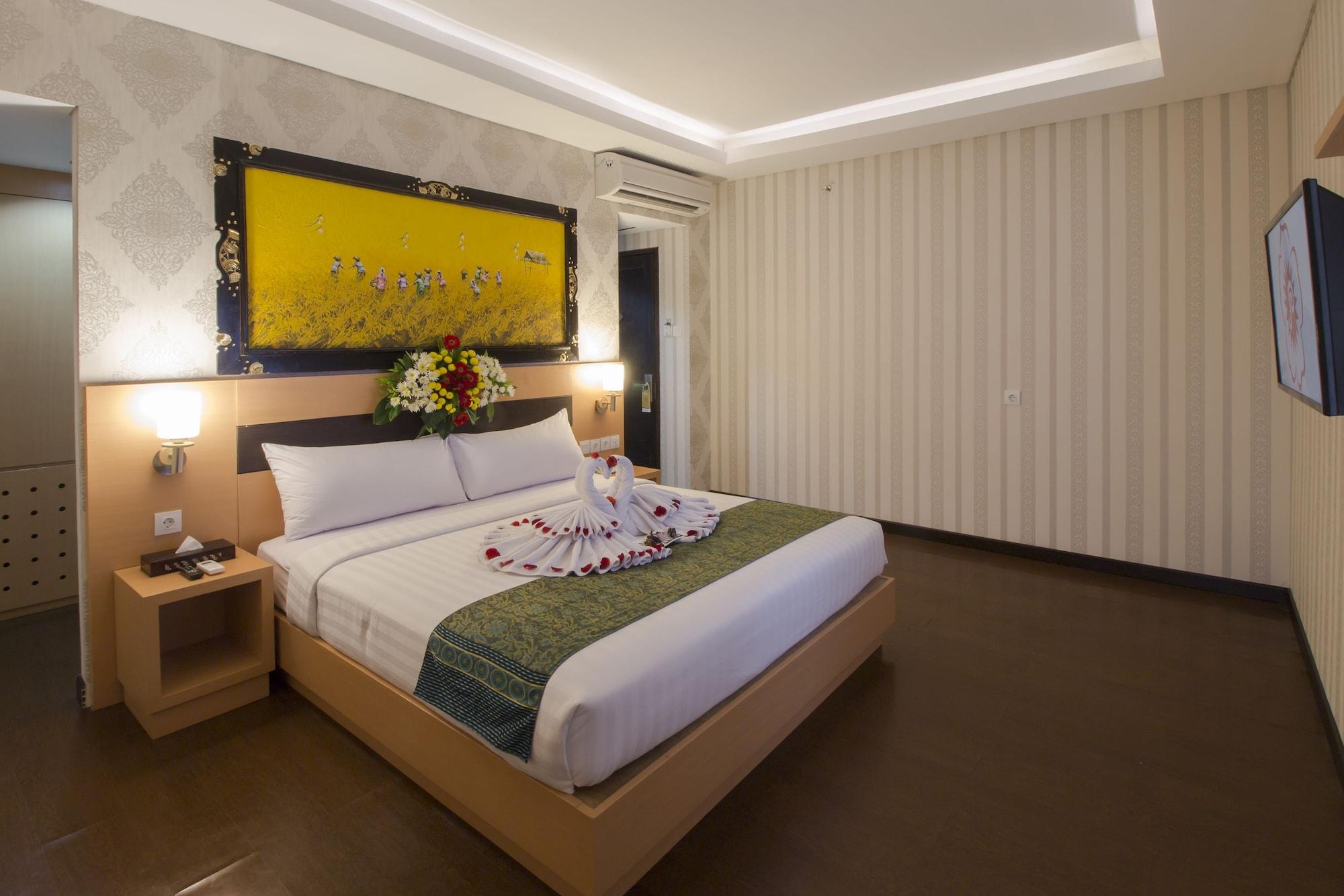 Grand Puri Saron Yogyakarta Hotel Buitenkant foto