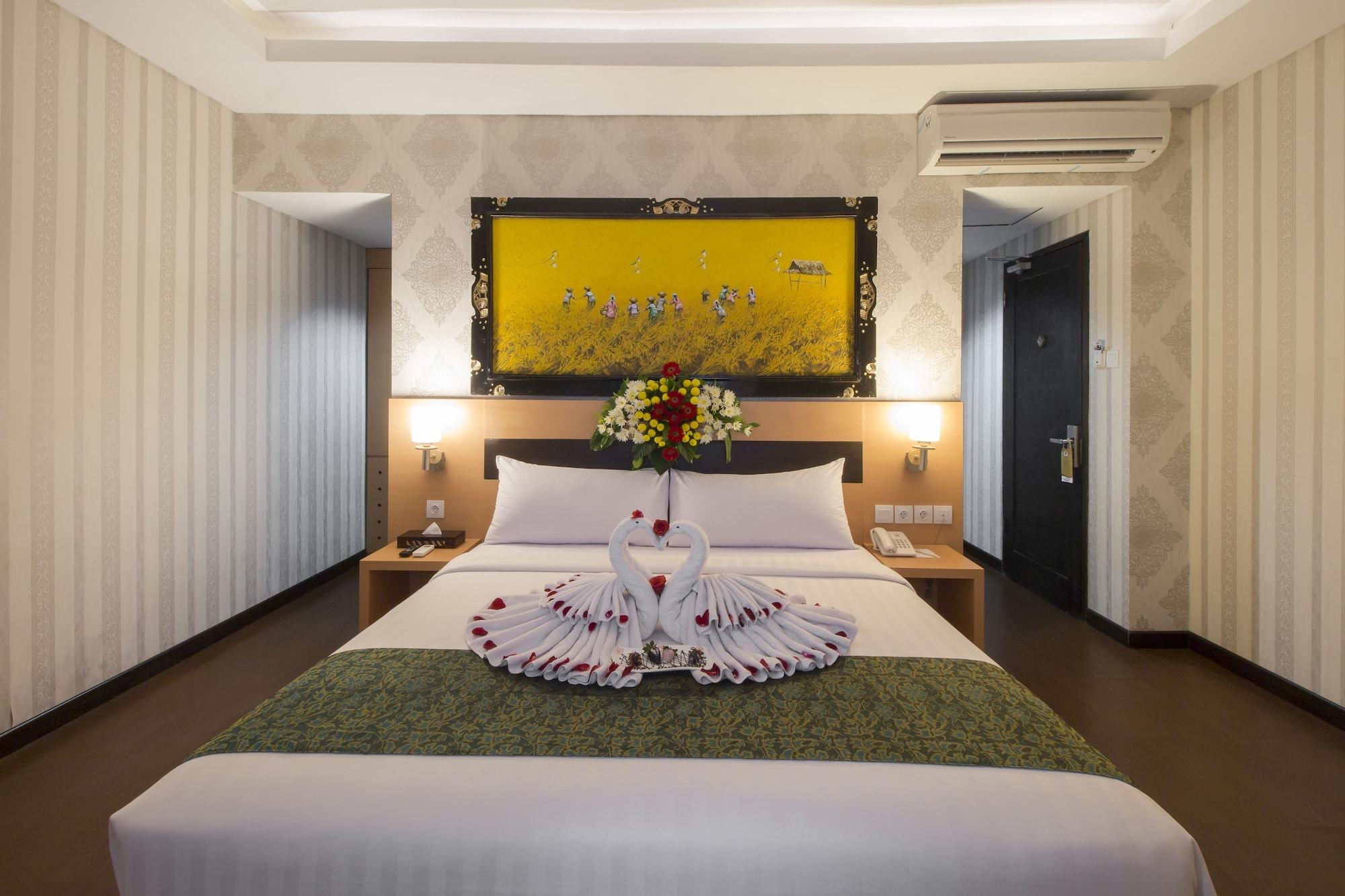 Grand Puri Saron Yogyakarta Hotel Buitenkant foto