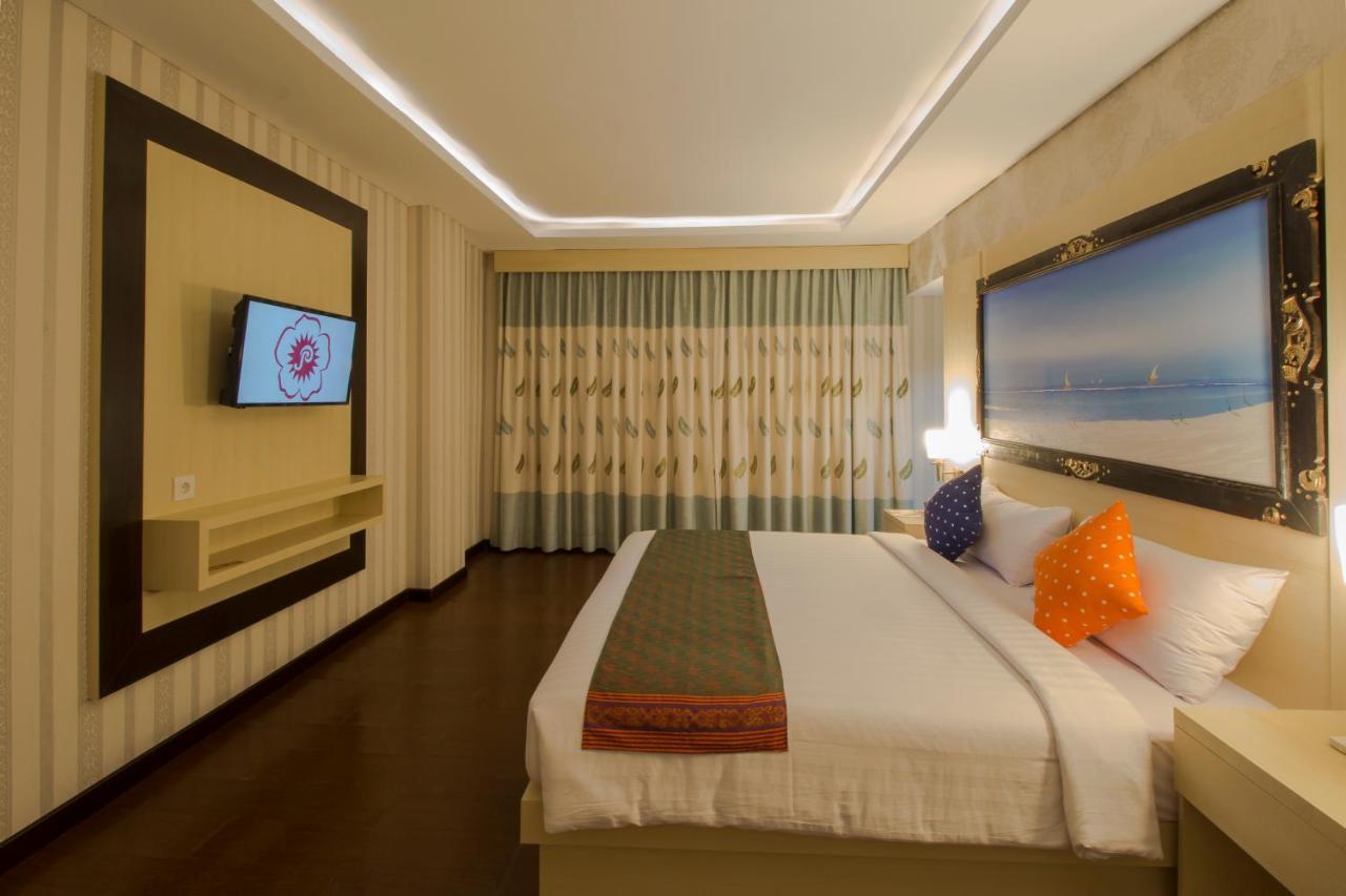 Grand Puri Saron Yogyakarta Hotel Buitenkant foto