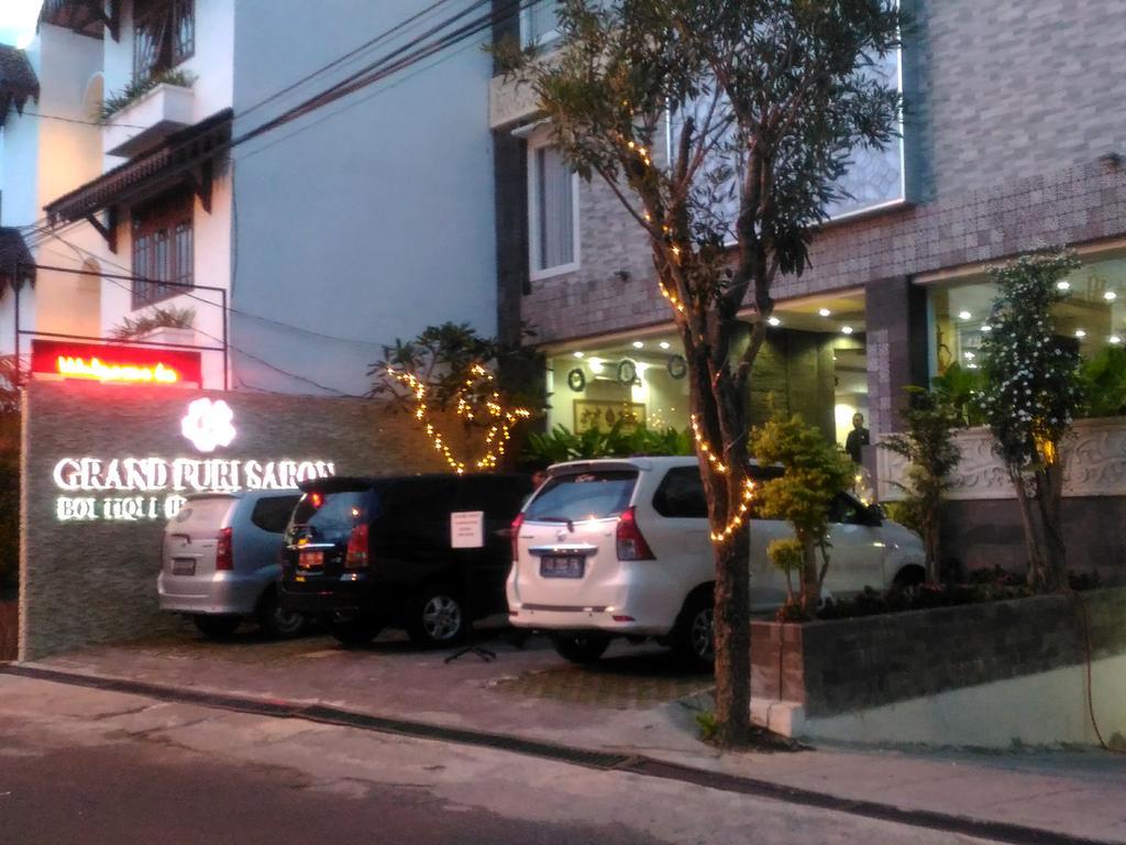 Grand Puri Saron Yogyakarta Hotel Buitenkant foto