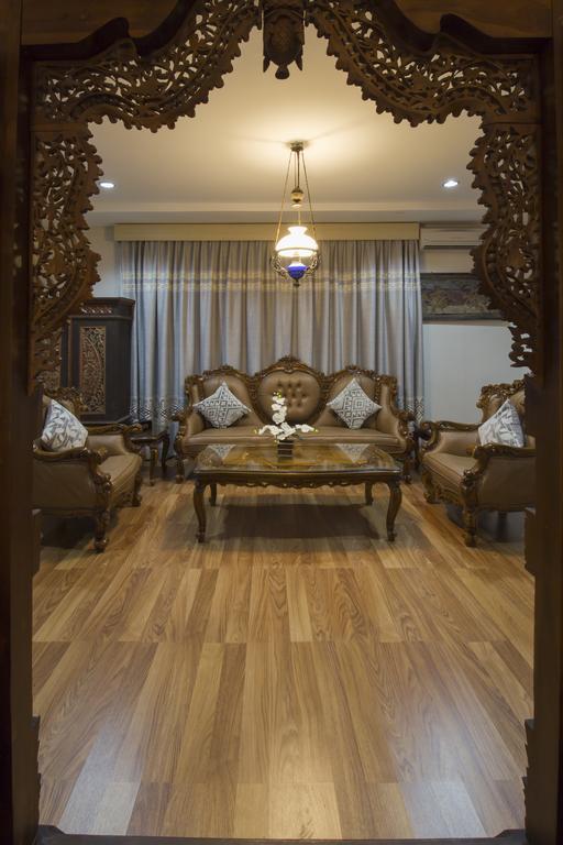 Grand Puri Saron Yogyakarta Hotel Buitenkant foto