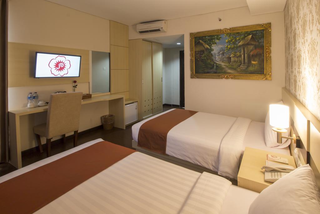 Grand Puri Saron Yogyakarta Hotel Buitenkant foto