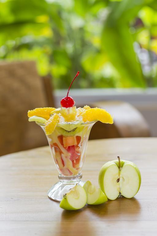Grand Puri Saron Yogyakarta Hotel Buitenkant foto