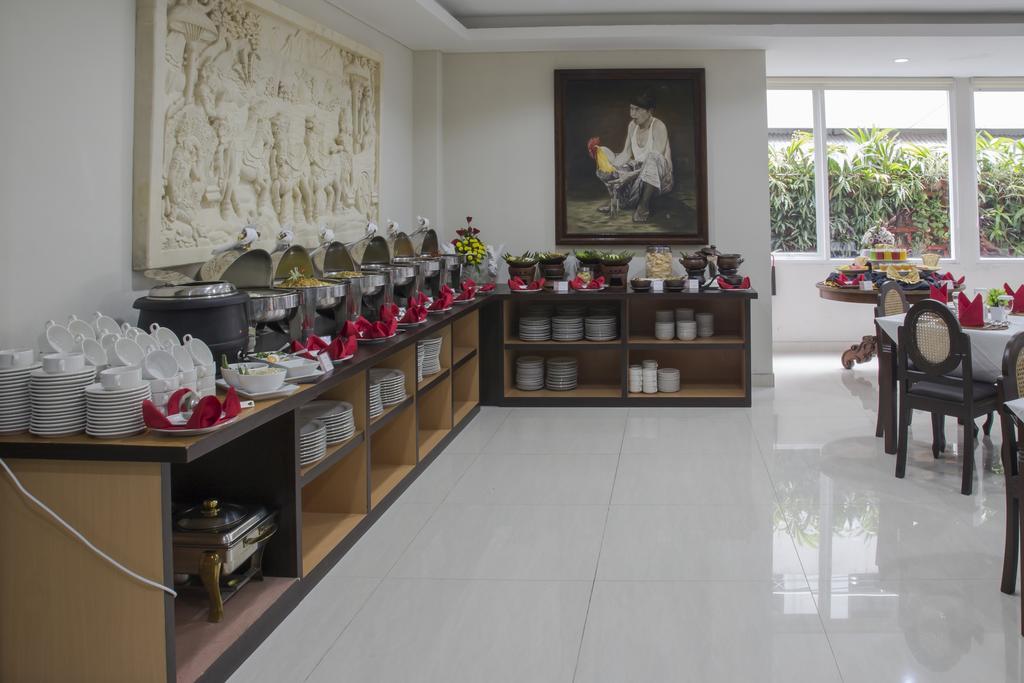 Grand Puri Saron Yogyakarta Hotel Buitenkant foto