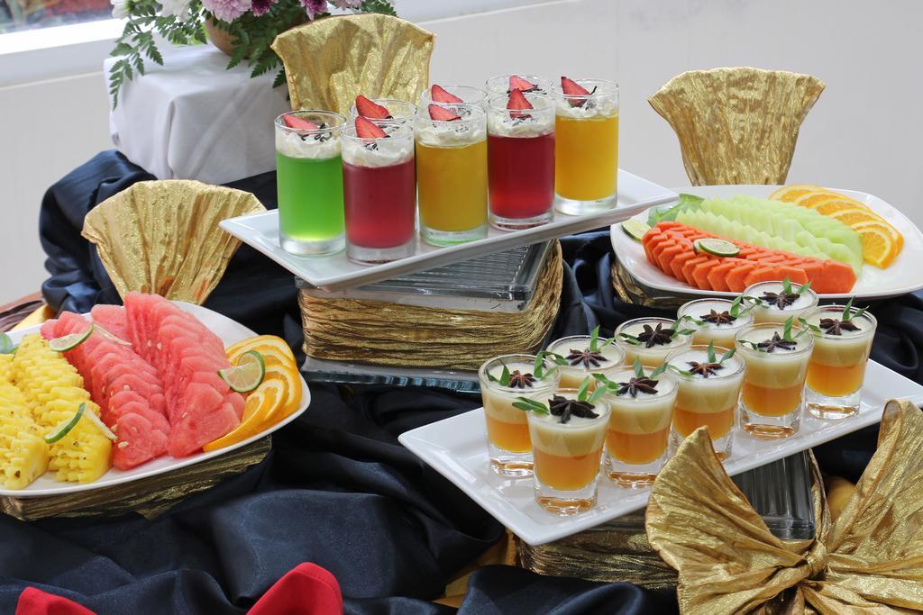 Grand Puri Saron Yogyakarta Hotel Buitenkant foto