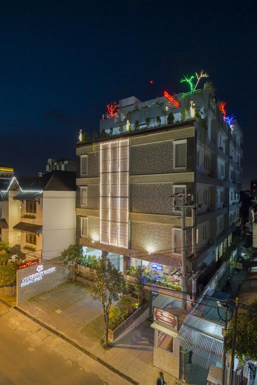 Grand Puri Saron Yogyakarta Hotel Buitenkant foto