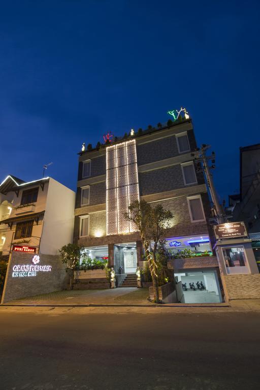 Grand Puri Saron Yogyakarta Hotel Buitenkant foto