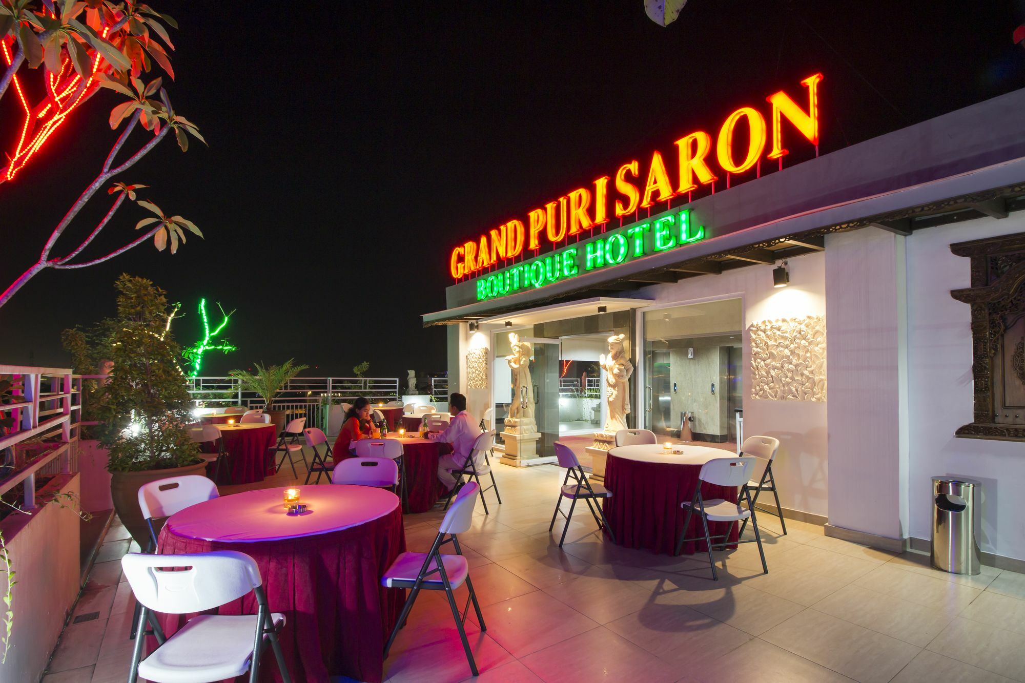Grand Puri Saron Yogyakarta Hotel Buitenkant foto